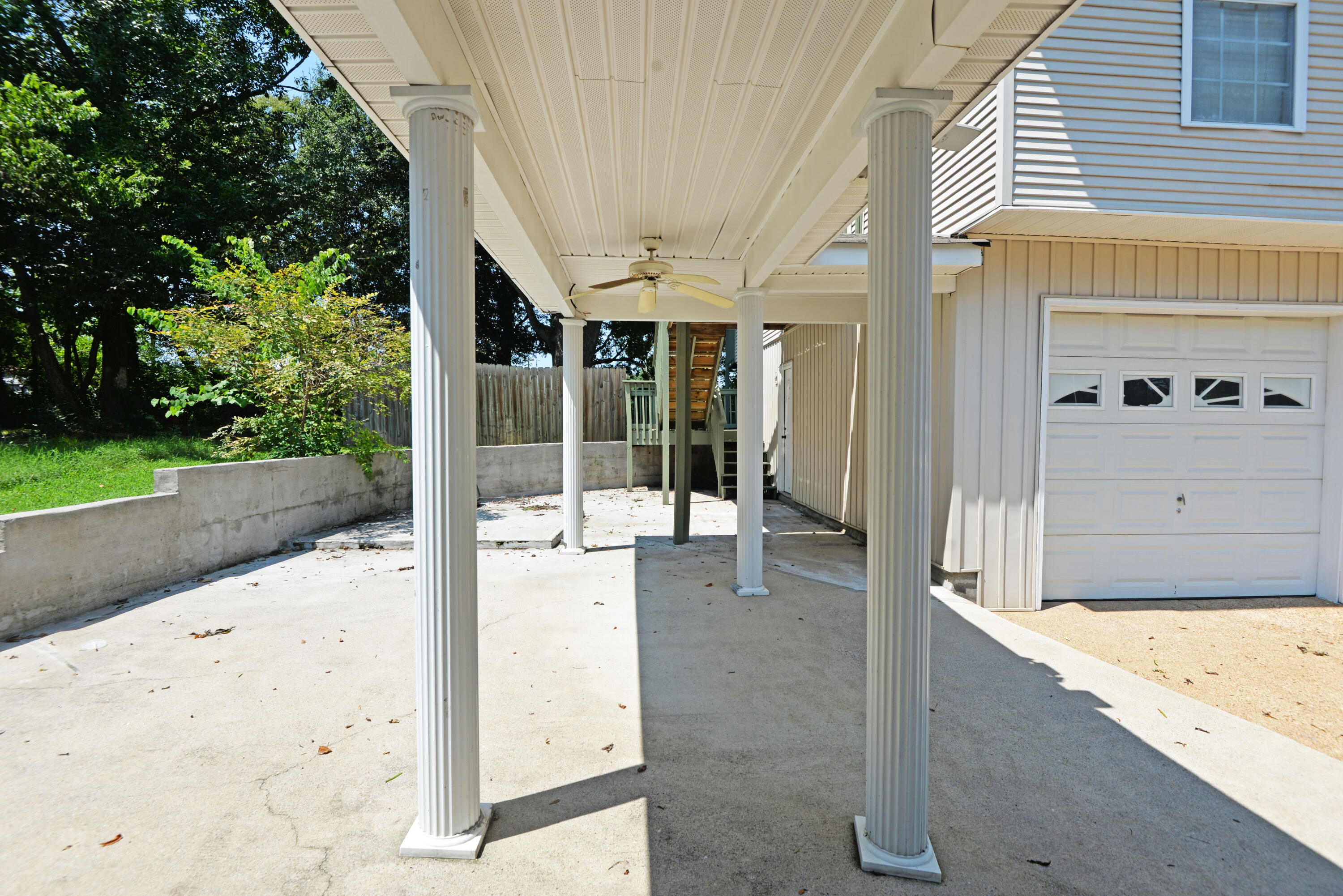 111 South Moore Road Chattanooga, TN 37411 - Photo 25 of 47 Breezeway and patio
