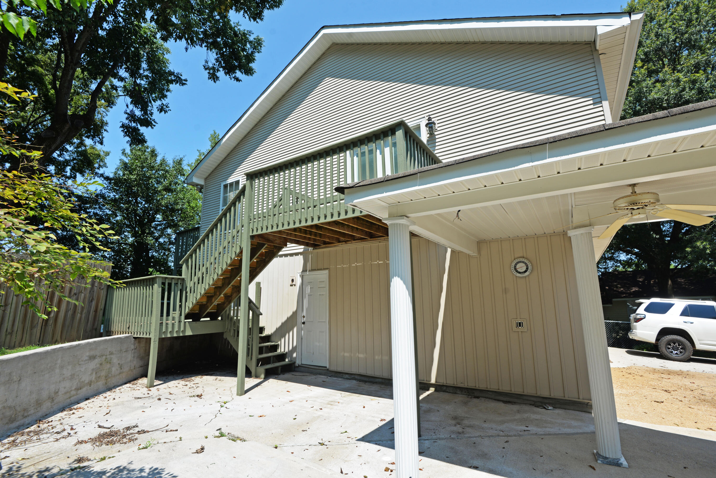 111 South Moore Road Chattanooga, TN 37411 - Photo 27 of 47 Side view of garage