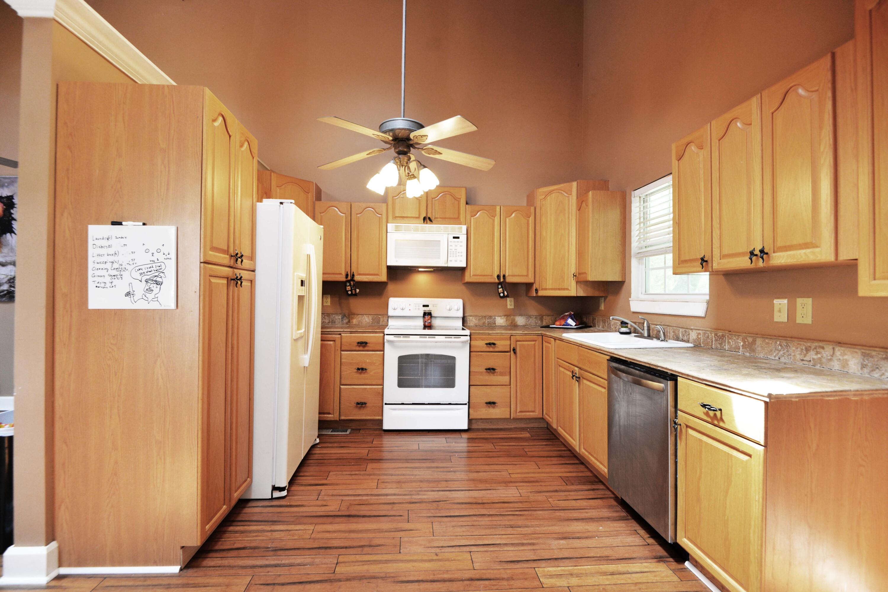 111 South Moore Road Chattanooga, TN 37411 - Photo 33 of 47 Apt kitchen 1