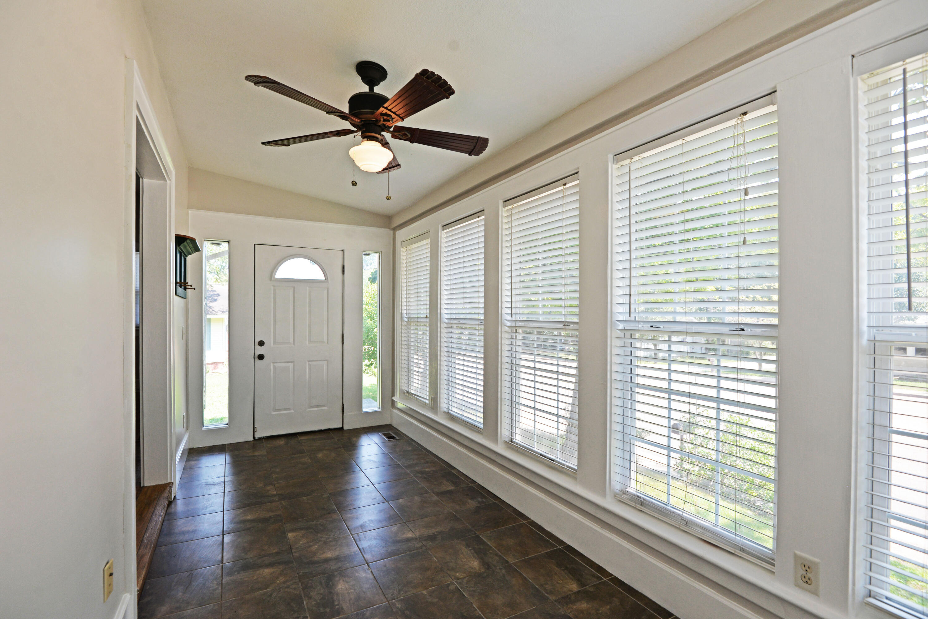 111 South Moore Road Chattanooga, TN 37411 - Photo 5 of 47 Sunroom w front door