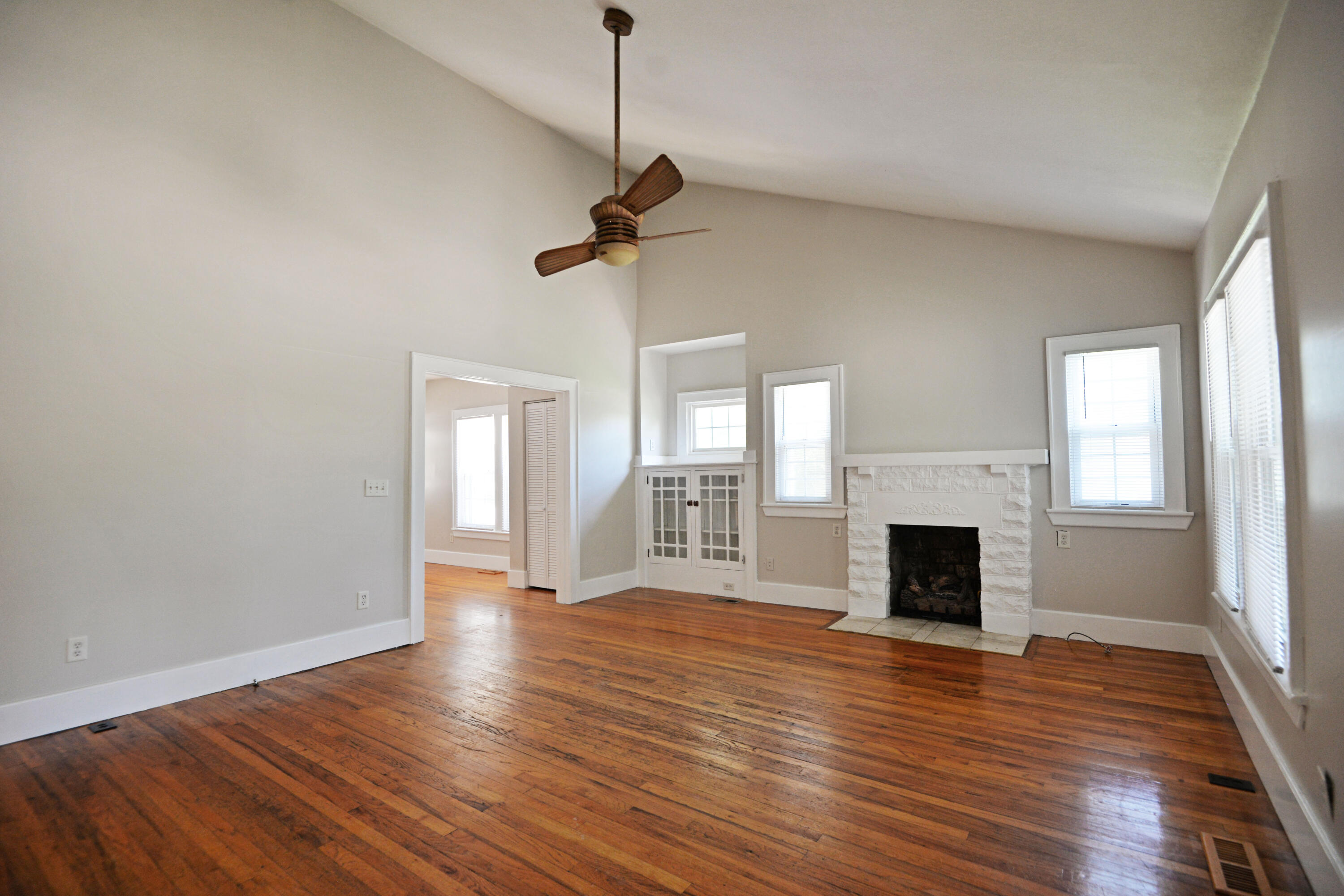 111 South Moore Road Chattanooga, TN 37411 - Photo 7 of 47 Great room view 1