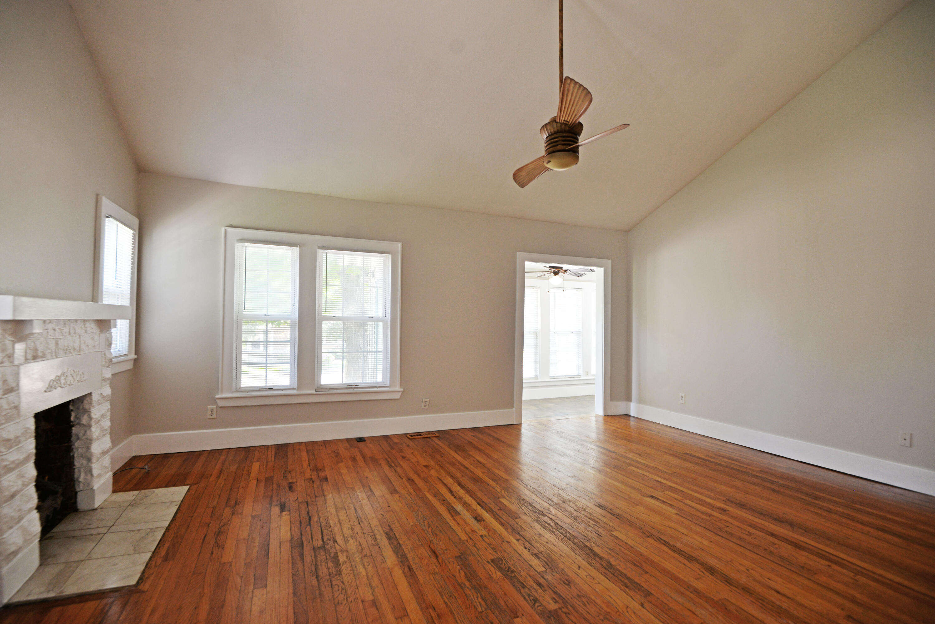 111 South Moore Road Chattanooga, TN 37411 - Photo 8 of 47 Great room view 3
