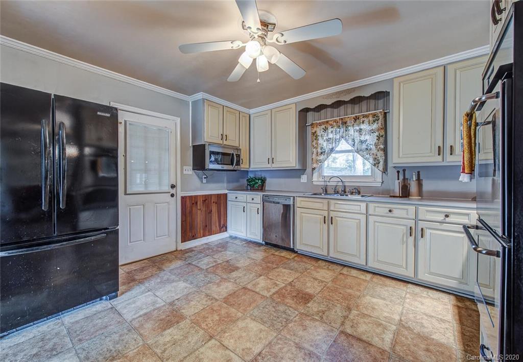 3227 Linwood Road Gastonia, NC 28052 - Photo 10 of 24 Gallery Image 10