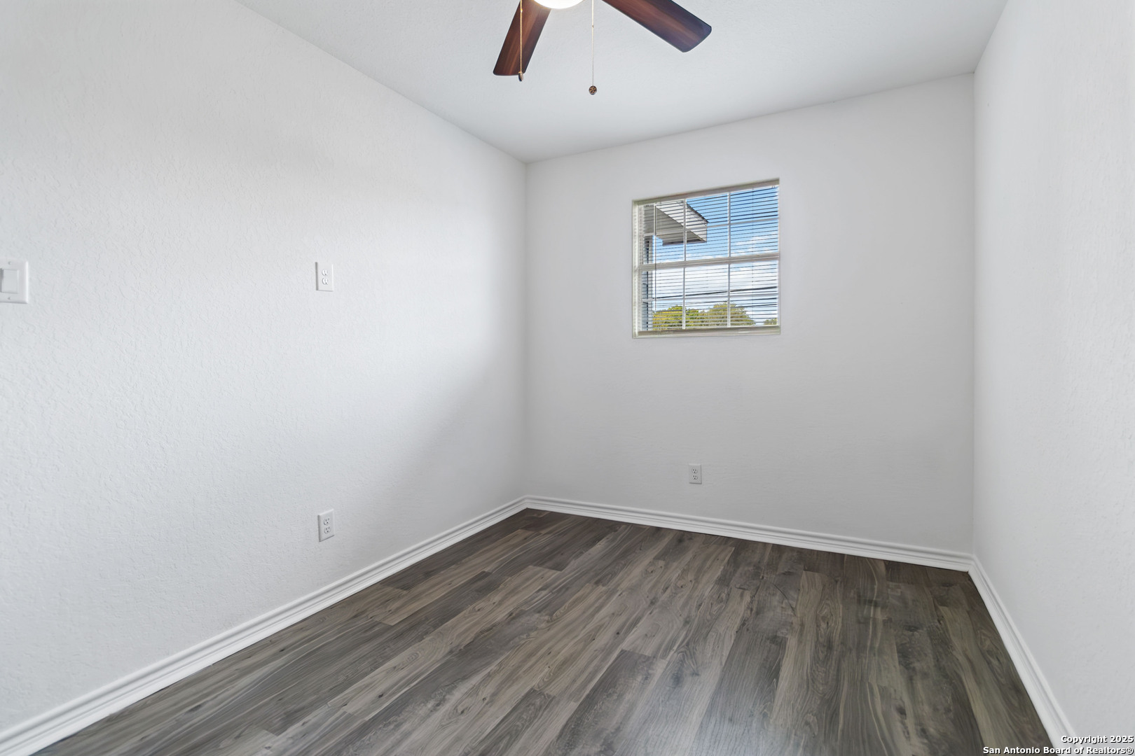 6942 Crestway Road San Antonio, TX 78239 - Photo 16 of 22 an empty room with a hardwood and ceiling fan