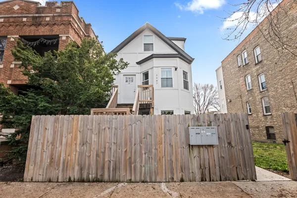 $2,400 | 3087 North Elbridge Avenue, Unit 1F, Chicago, IL 60618