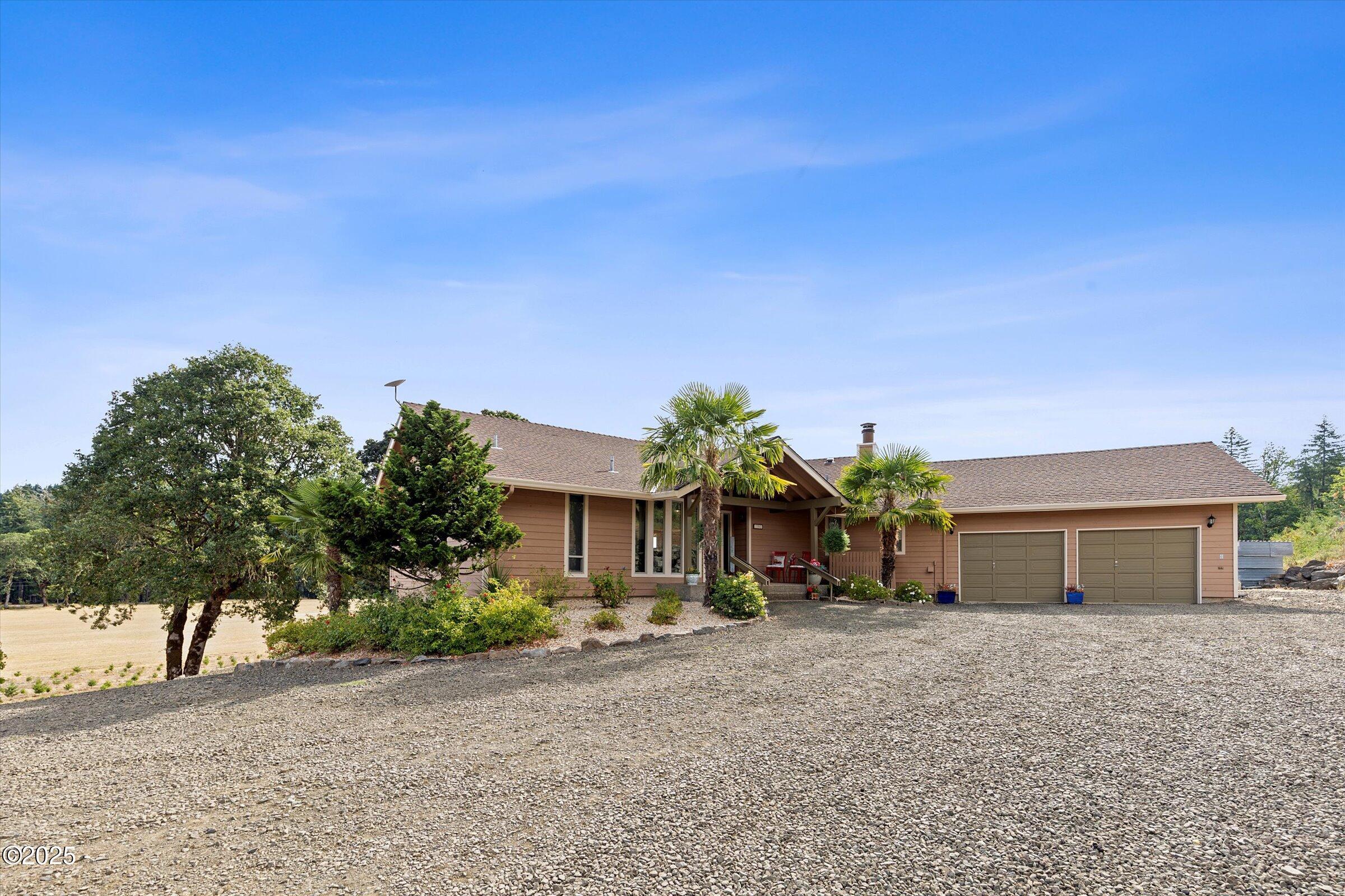 21560 Gooseneck Road Sheridan, OR 97378 - Photo 13 of 63 front view of a house with a street