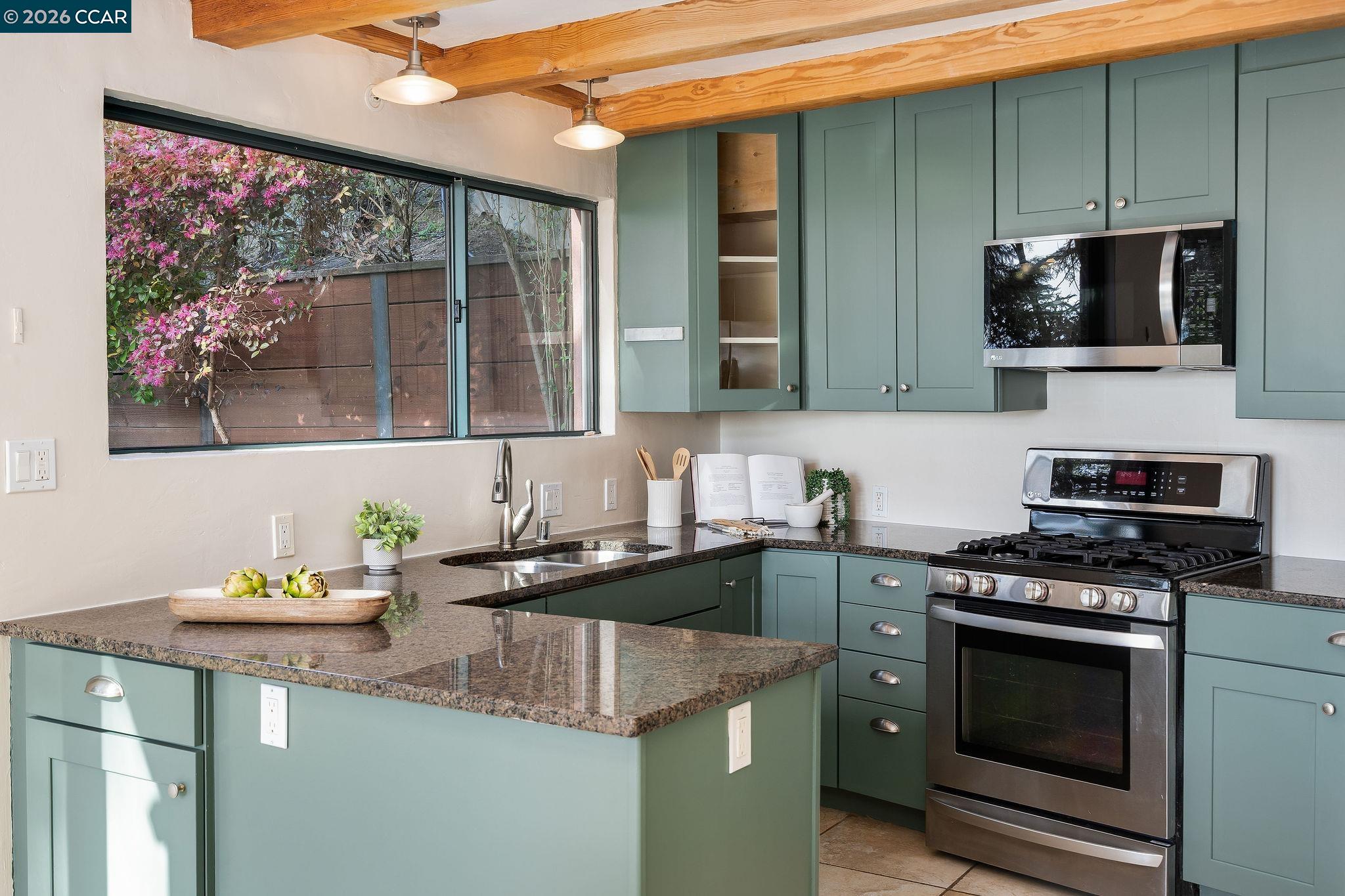 161 Panoramic Way Berkeley, CA 94704 - Photo 12 of 56