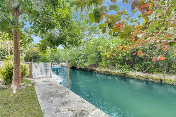 $1,099,000 | 3836-3848 No Name Road, Big Pine Key, FL 33043