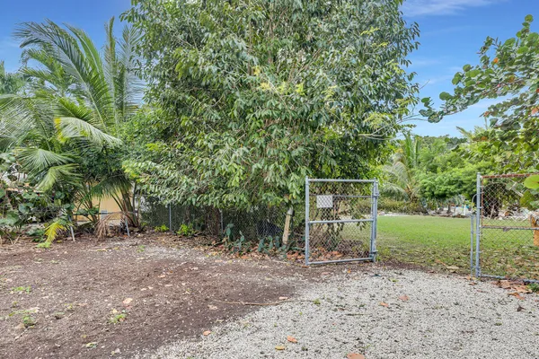 $1,099,000 | 3836-3848 No Name Road, Big Pine Key, FL 33043