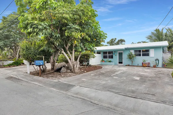 $1,099,000 | 3836-3848 No Name Road, Big Pine Key, FL 33043