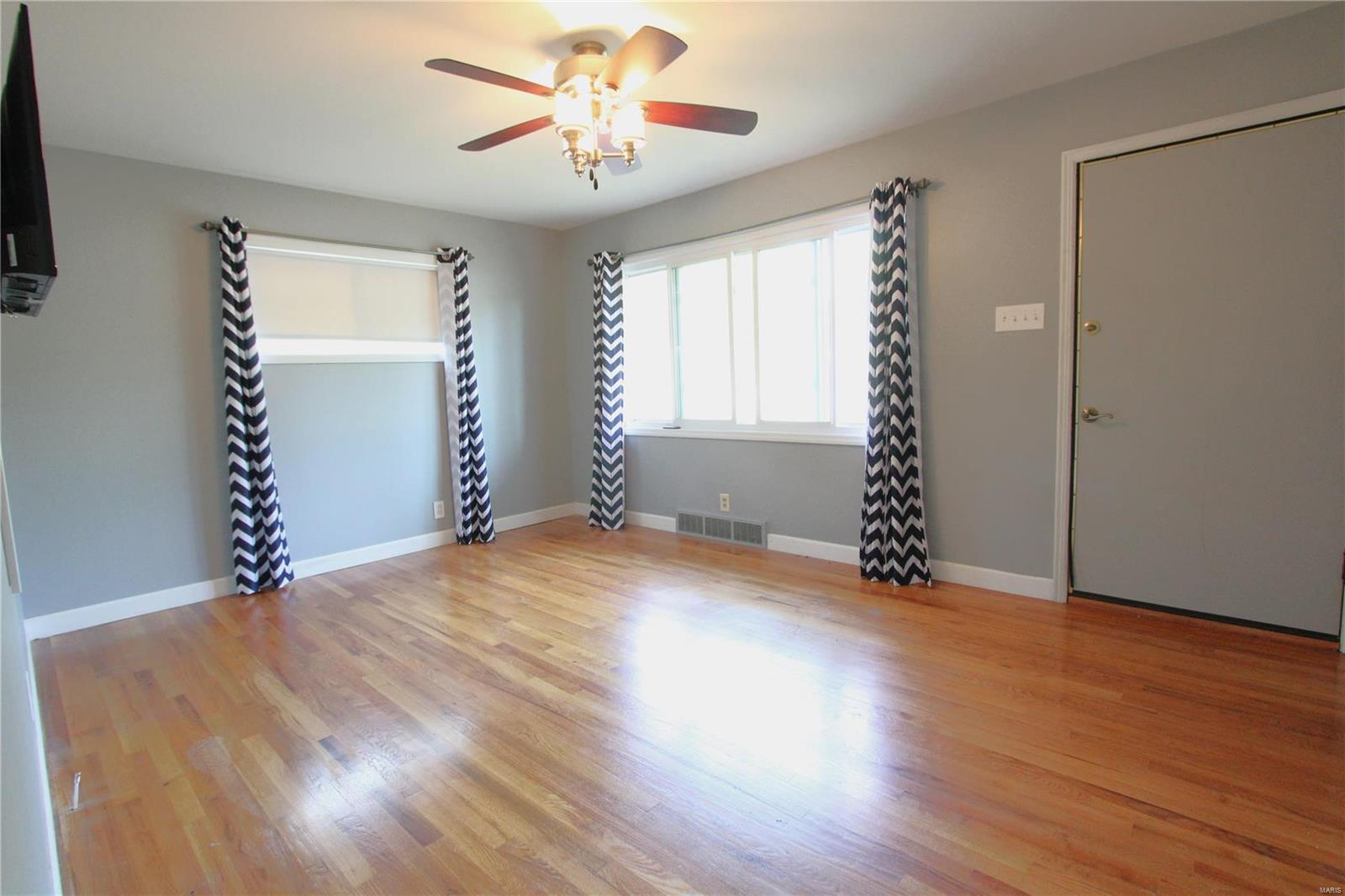 4712 Weber Road St. Louis, MO 63123 - Photo 3 of 13 Gallery Image 3
