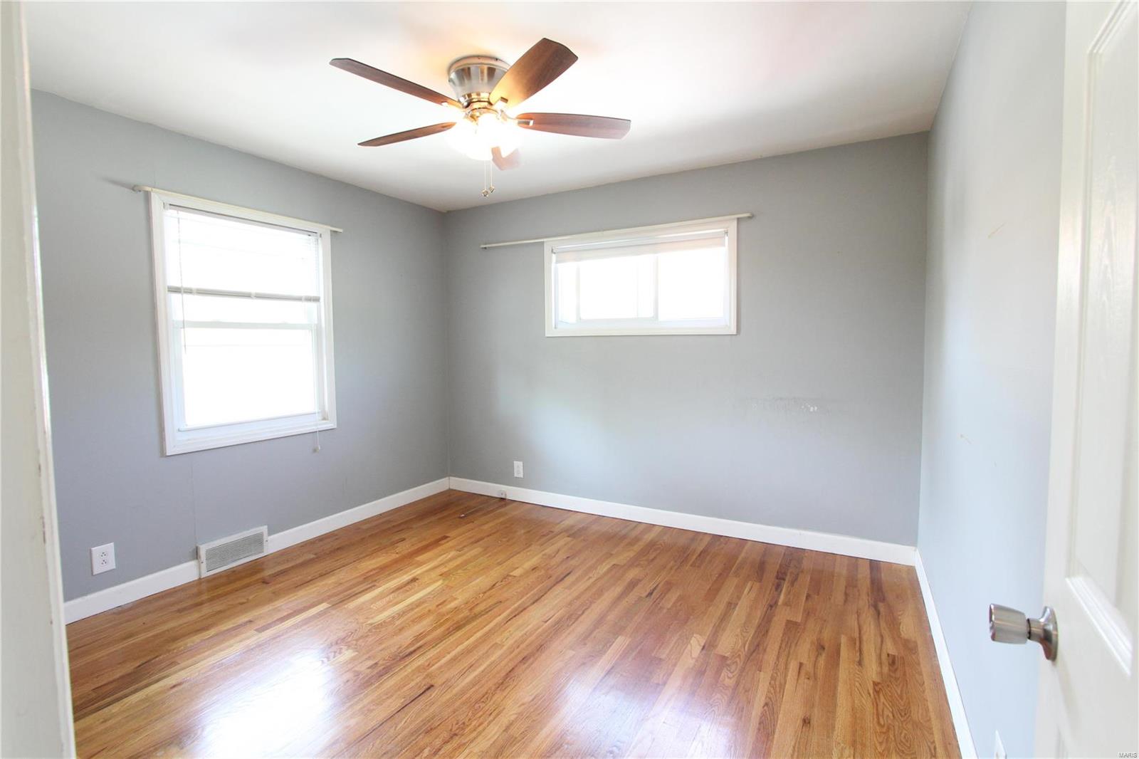 4712 Weber Road St. Louis, MO 63123 - Photo 4 of 13 Gallery Image 4