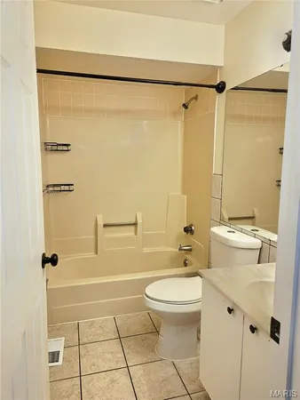 $235,000 | 2049 Kentmore Lane, Chesterfield, MO 63017