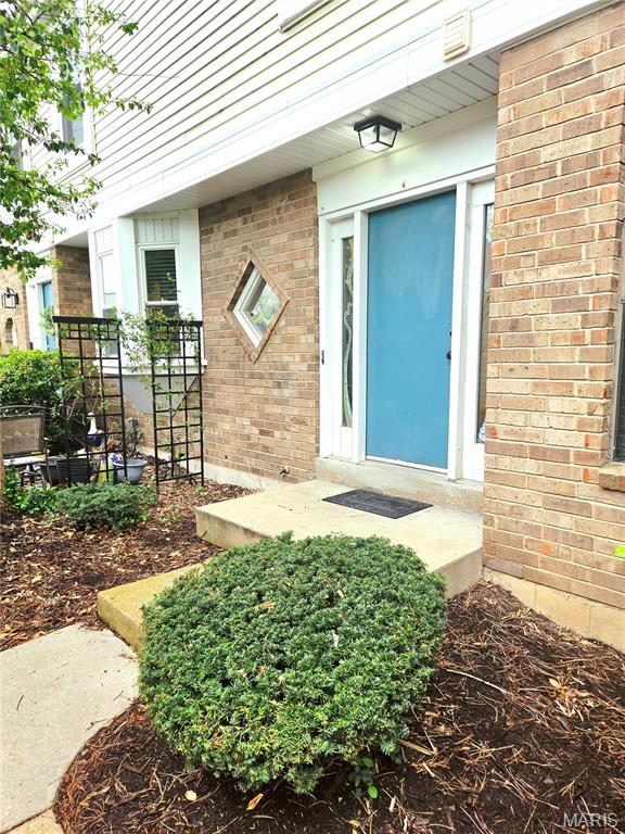 2049 Kentmore Lane Chesterfield, MO 63017 - Photo 2 of 14