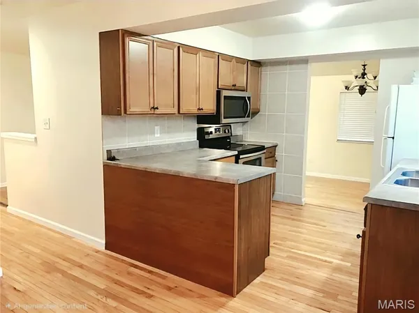$235,000 | 2049 Kentmore Lane, Chesterfield, MO 63017