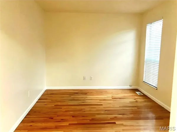 $235,000 | 2049 Kentmore Lane, Chesterfield, MO 63017