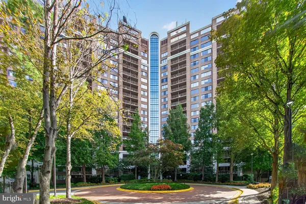 $2,100 | 10101 Grosvenor Place, Unit 818, Rockville, MD 20852