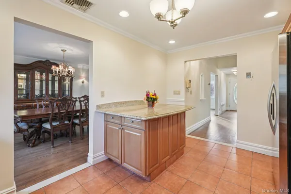 $1,675,000 | 808 Wolfs Lane, Pelham, NY 10803