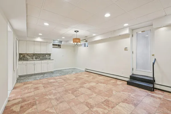 $1,675,000 | 808 Wolfs Lane, Pelham, NY 10803