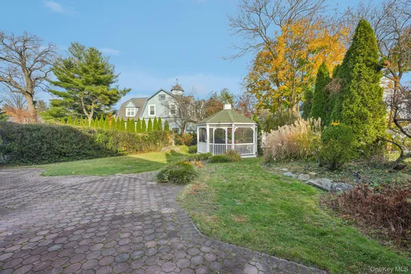 $1,675,000 | 808 Wolfs Lane, Pelham, NY 10803
