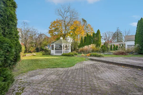 $1,675,000 | 808 Wolfs Lane, Pelham, NY 10803