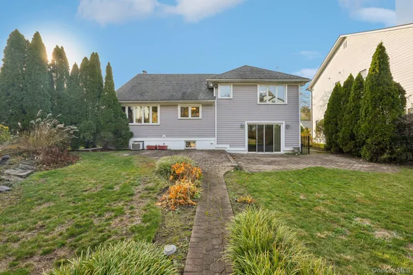 $1,675,000 | 808 Wolfs Lane, Pelham, NY 10803