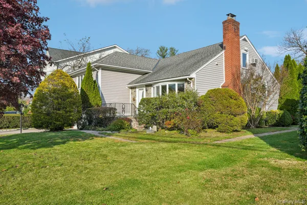 $1,675,000 | 808 Wolfs Lane, Pelham, NY 10803