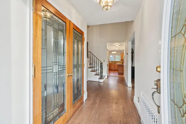 $1,675,000 | 808 Wolfs Lane, Pelham, NY 10803