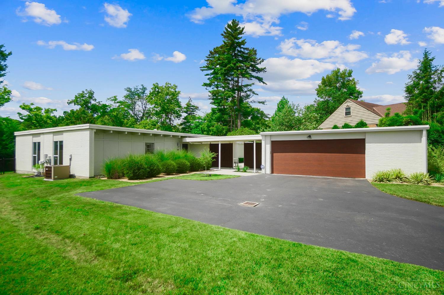 239 Compton Ridge Drive Wyoming, OH 45215 - Photo 2 of 91