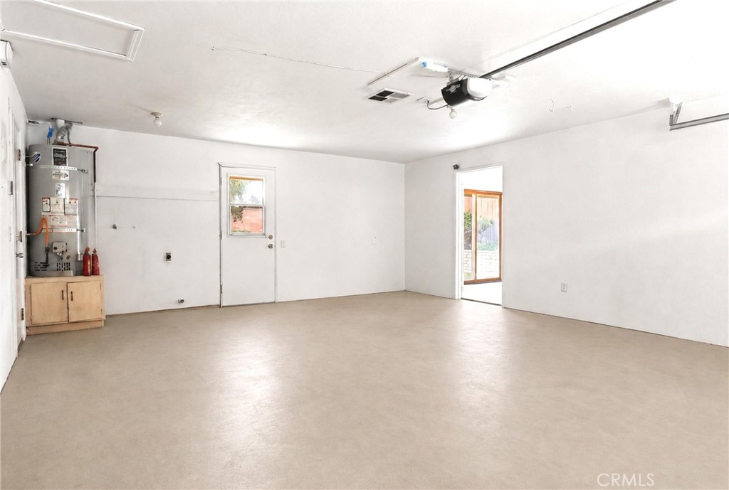 2145 Fairview Avenue Riverside, CA 92506 - Photo 29 of 35 an empty room with a ceiling fan and windows