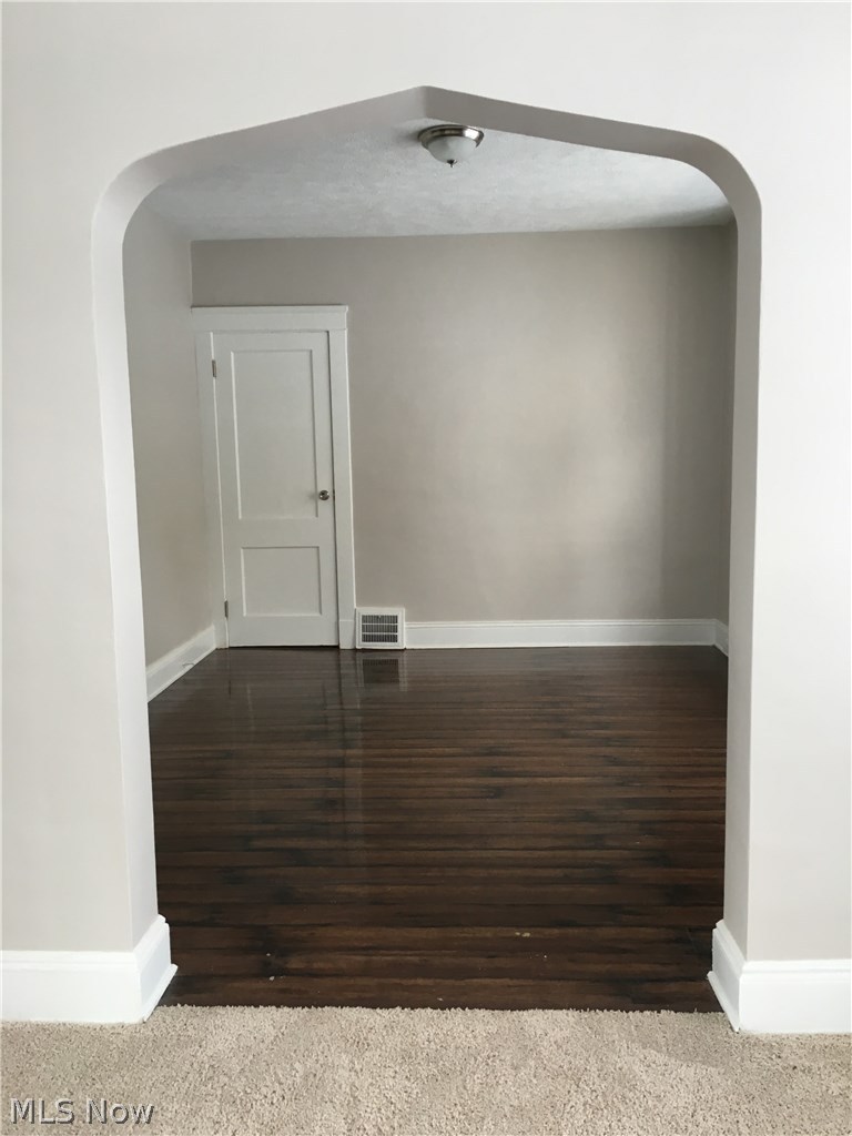1526 Maple Road Cleveland Heights, OH 44121 - Photo 4 of 35