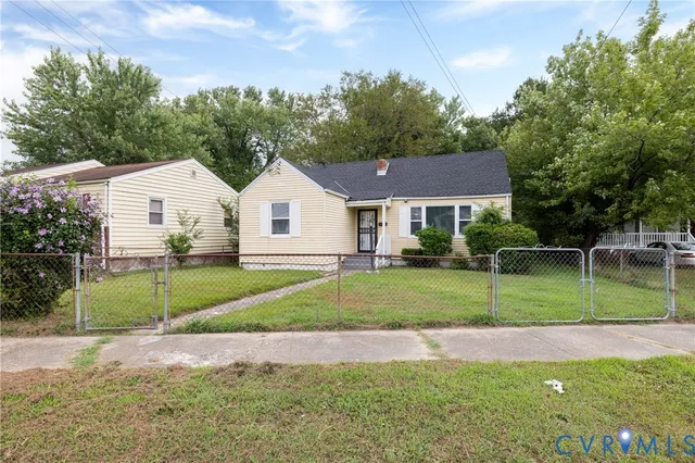 a view of house and outdoor space