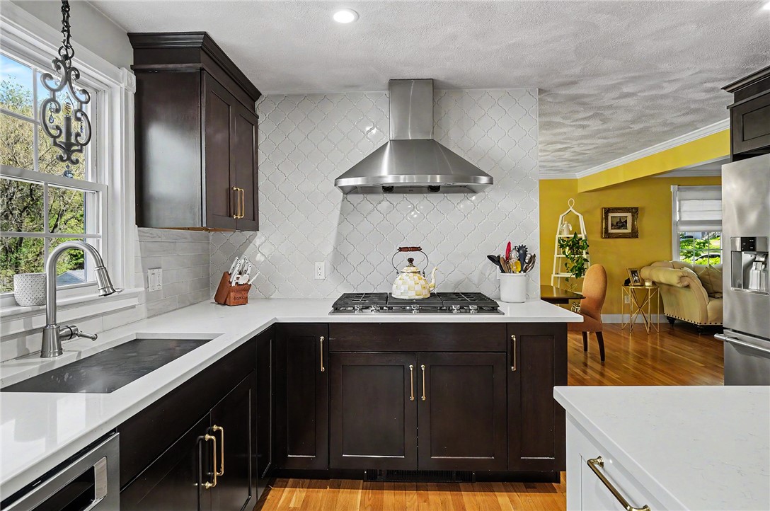 239 Abbott Run Valley Road Cumberland, RI 02864 - Photo 7 of 46