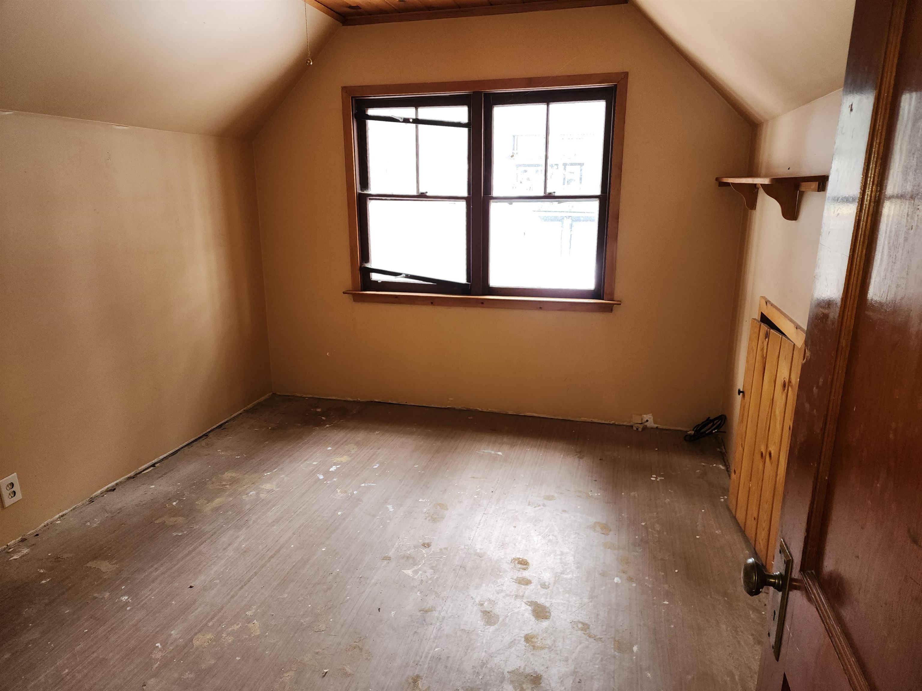 72 Laurel Mountain Road Mammoth Lakes, CA 93546 - Photo 11 of 27 an empty room with windows