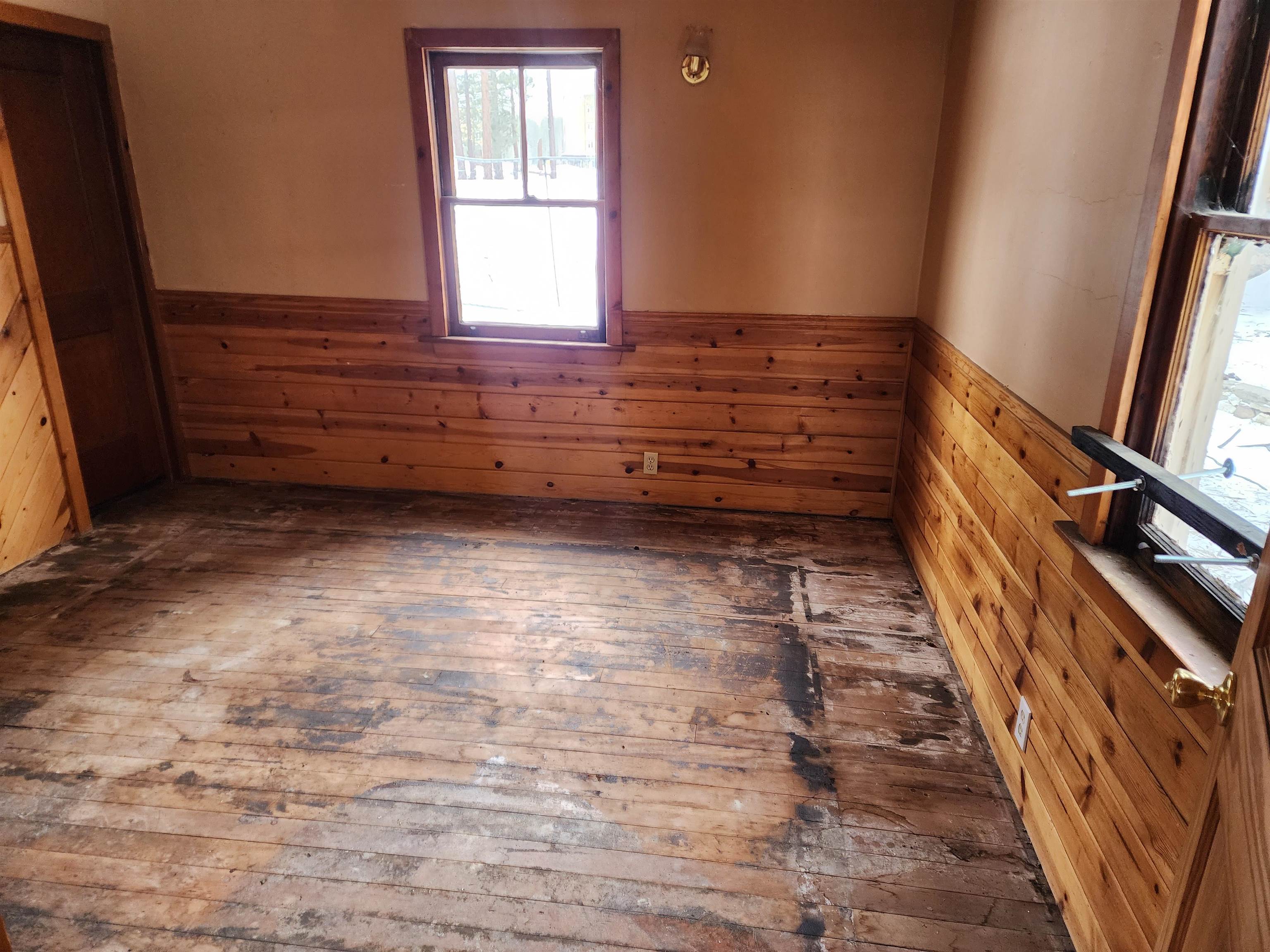 72 Laurel Mountain Road Mammoth Lakes, CA 93546 - Photo 13 of 27 a view of room with window