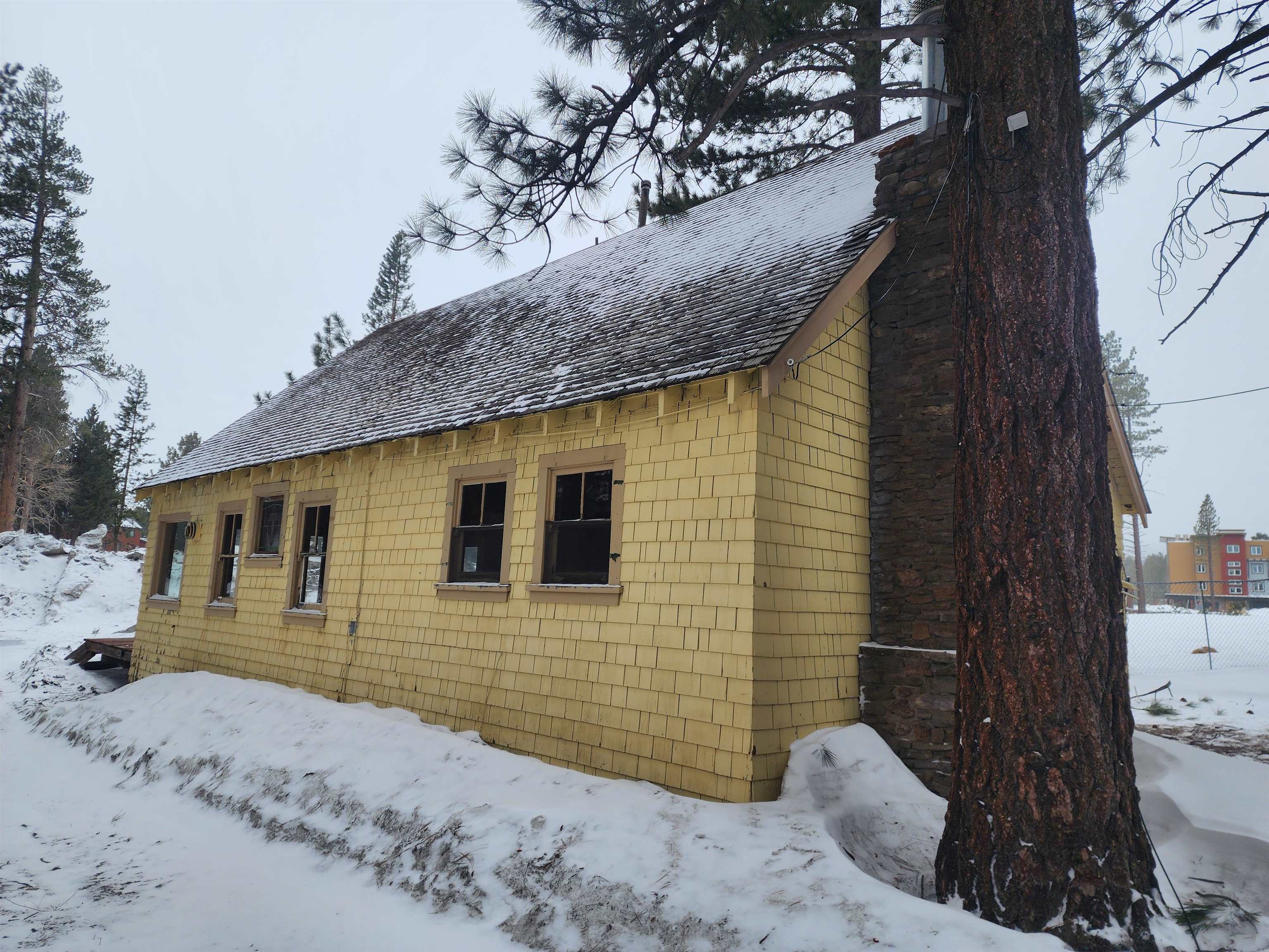 72 Laurel Mountain Road Mammoth Lakes, CA 93546 - Photo 2 of 27 a view of a backyard of the house