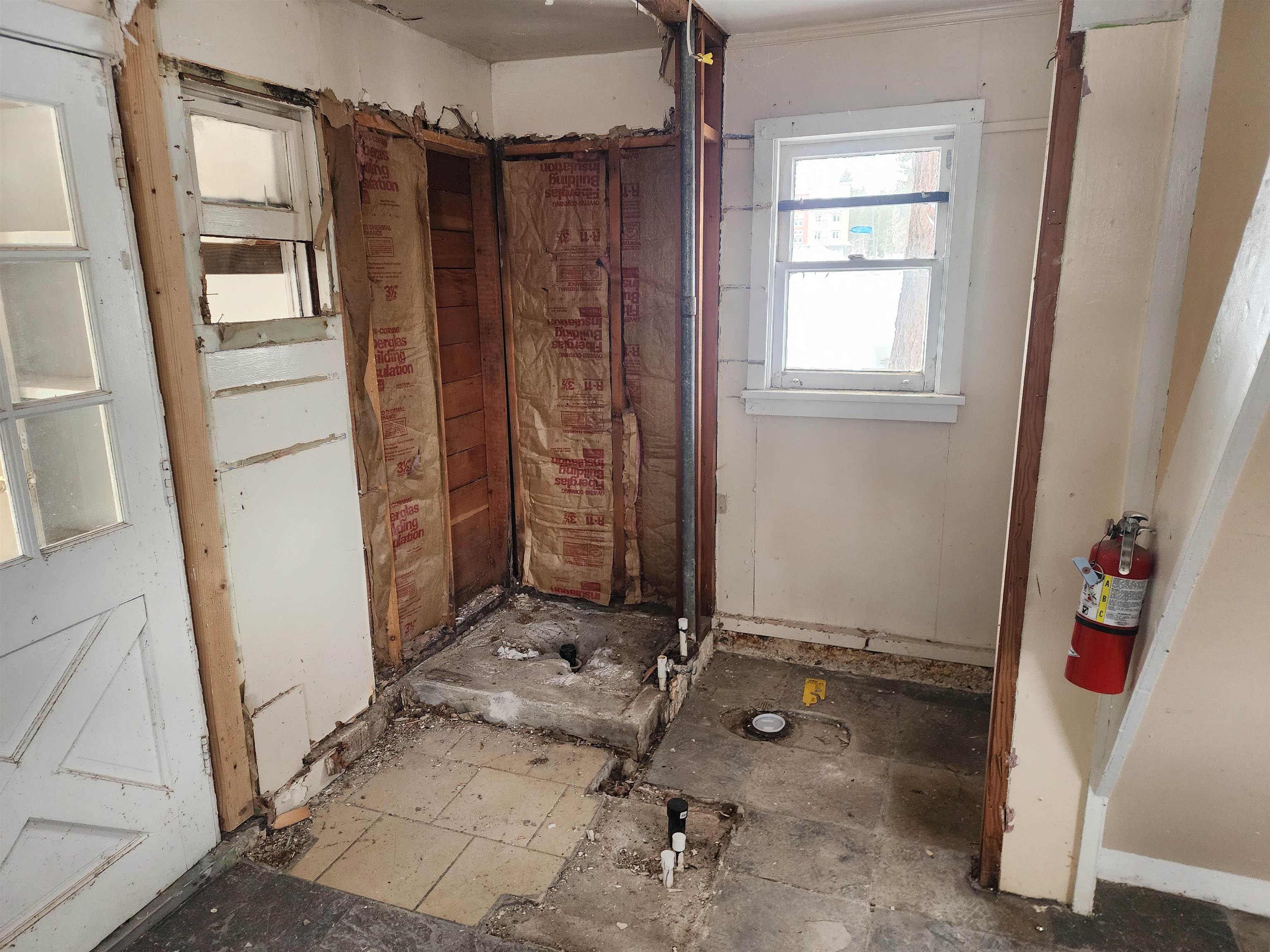 72 Laurel Mountain Road Mammoth Lakes, CA 93546 - Photo 24 of 27 a bathroom with tub shower and sink