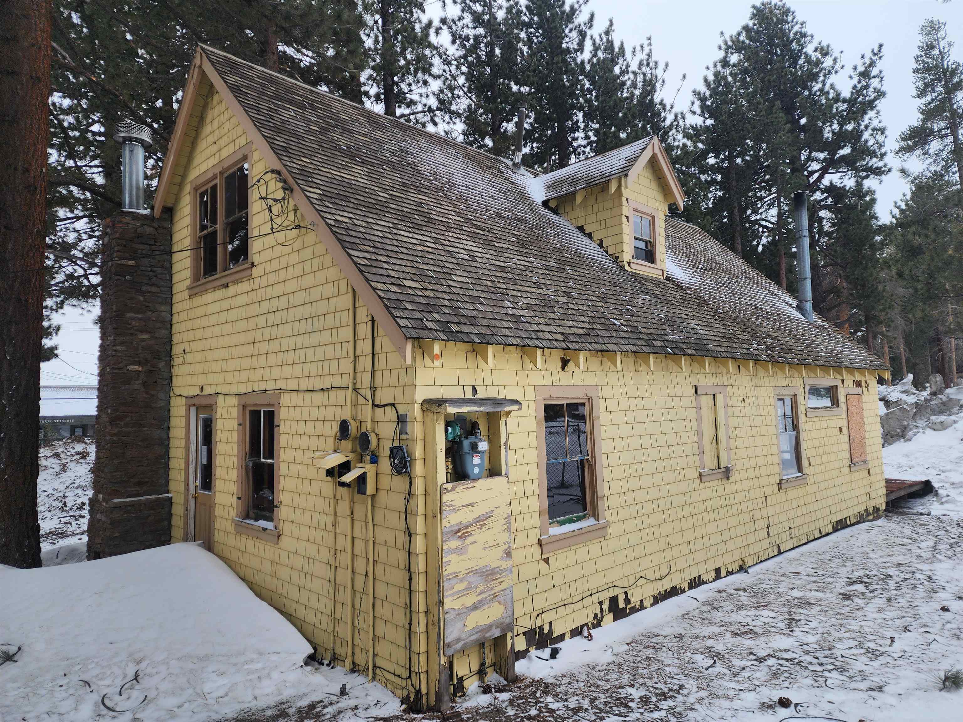 72 Laurel Mountain Road Mammoth Lakes, CA 93546 - Photo 3 of 27 a view of a house with a yard