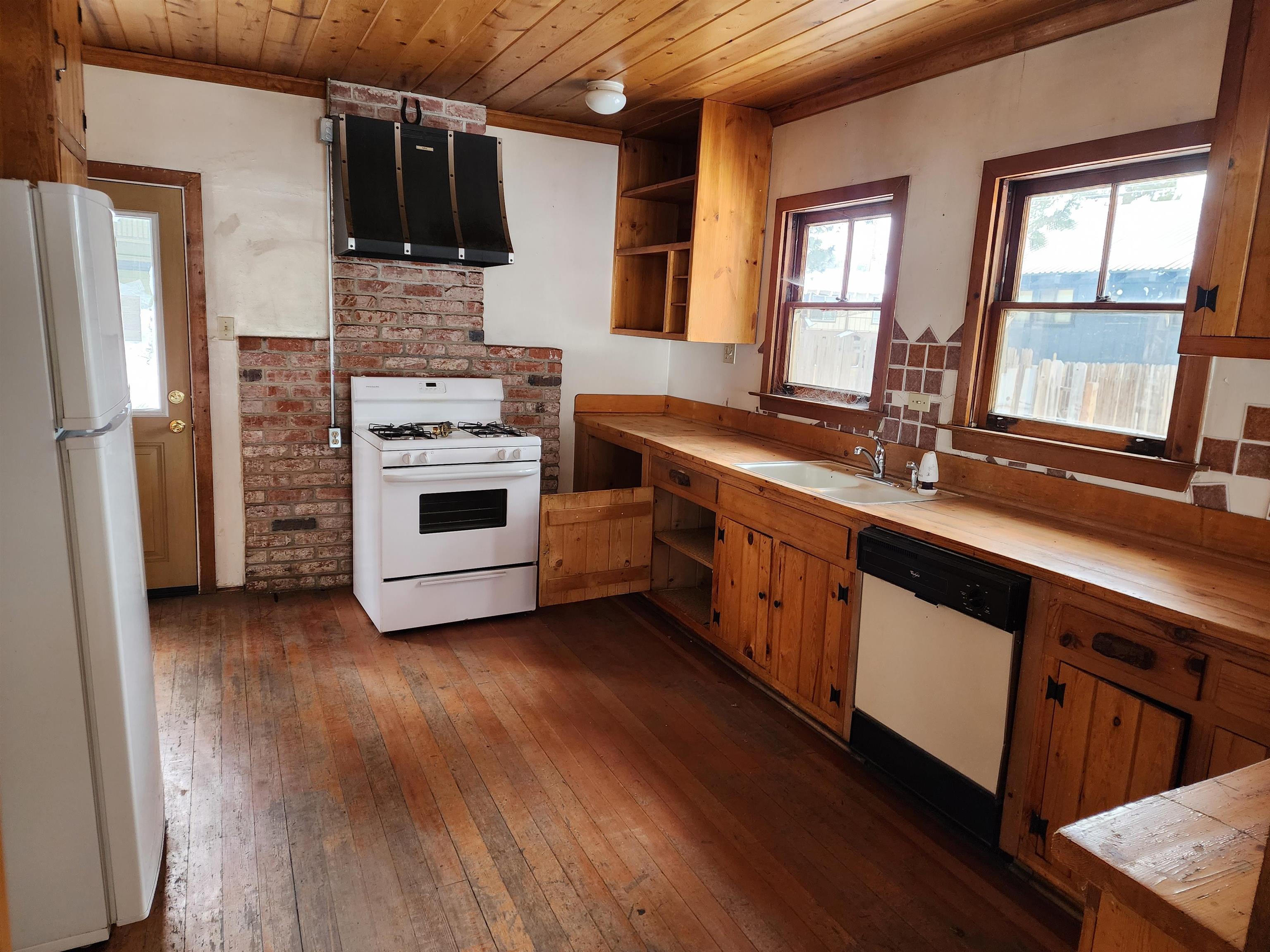 72 Laurel Mountain Road Mammoth Lakes, CA 93546 - Photo 9 of 27 a kitchen with stainless steel appliances a stove sink and refrigerator