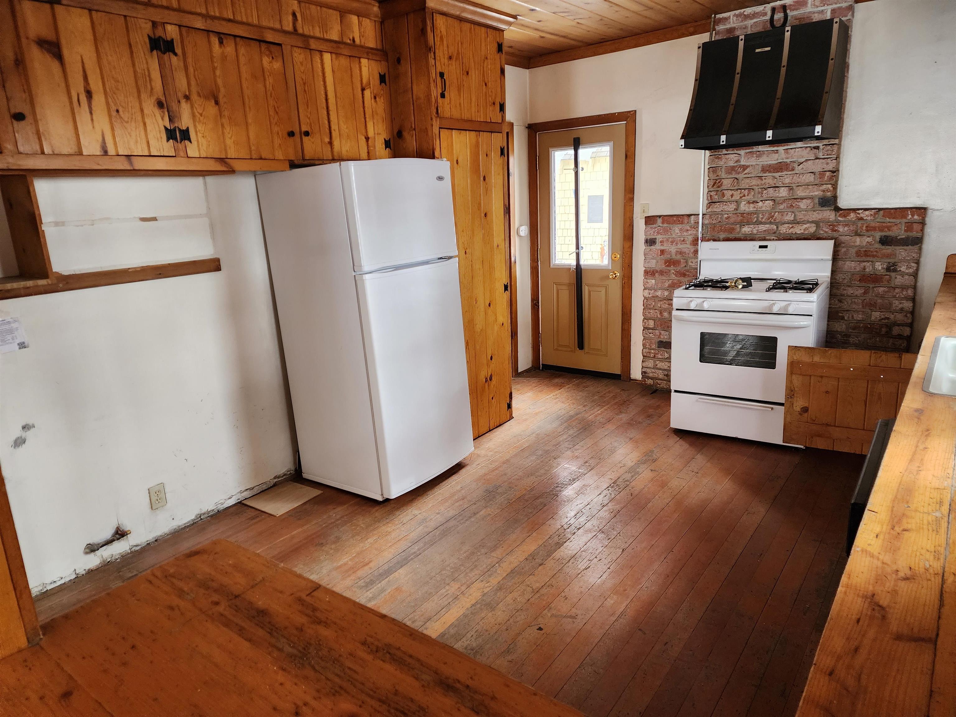 72 Laurel Mountain Road Mammoth Lakes, CA 93546 - Photo 10 of 27 a kitchen with a refrigerator sink and stove