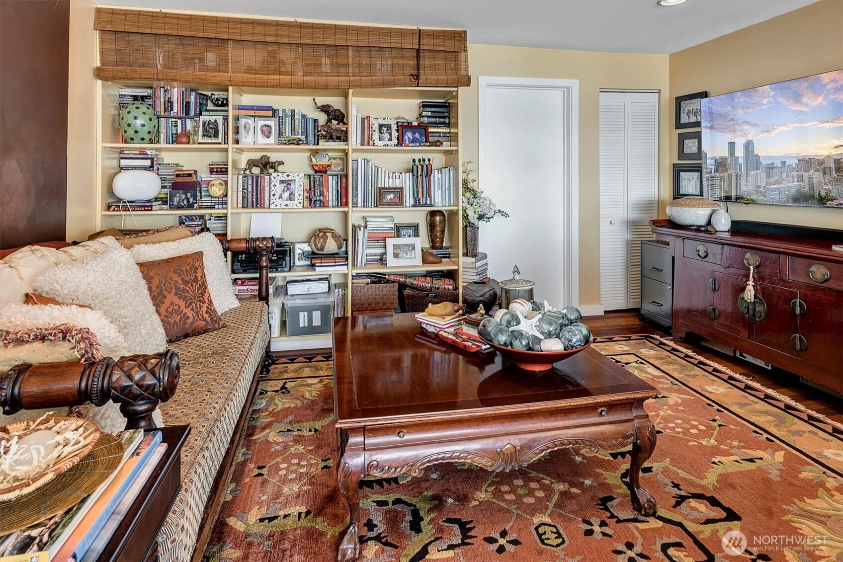4131 Beach Drive Southwest Seattle, WA 98116 - Photo 9 of 40 a living room with furniture