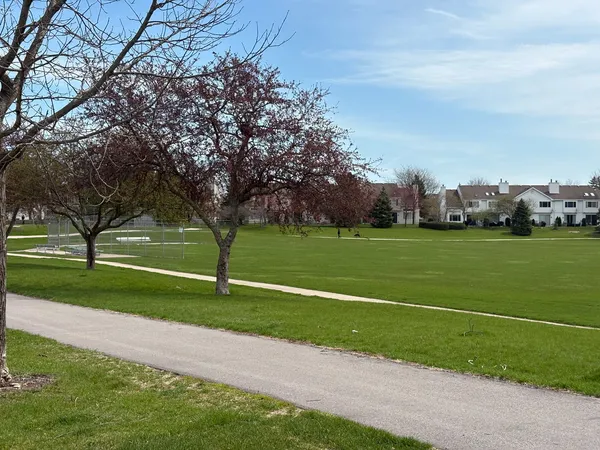 $2,100 | 2904 Heatherwood Drive, Unit 4, Schaumburg, IL 60107