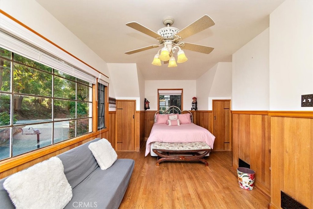 329 Summit Road Lake Arrowhead, CA 92352 - Photo 26 of 61 a bedroom with a bed and wooden floor