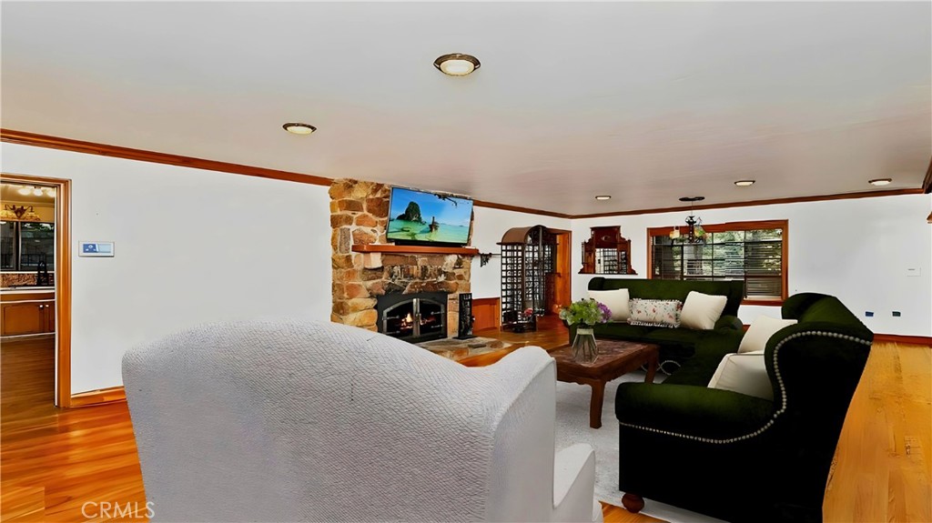 329 Summit Road Lake Arrowhead, CA 92352 - Photo 6 of 61 a view of a livingroom with furniture and windows