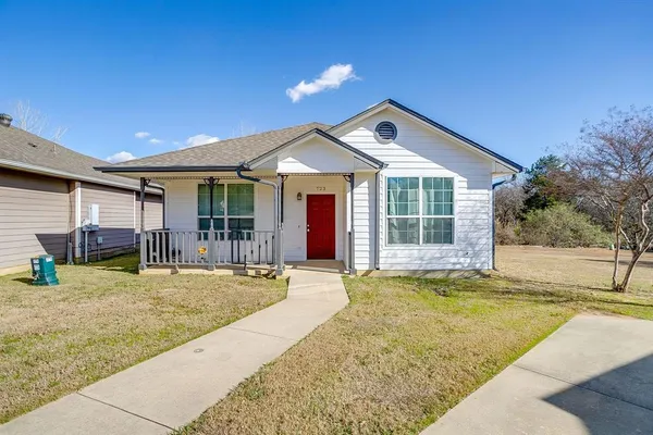 $1,525 | 723 Hometown Village, Joshua, TX 76058