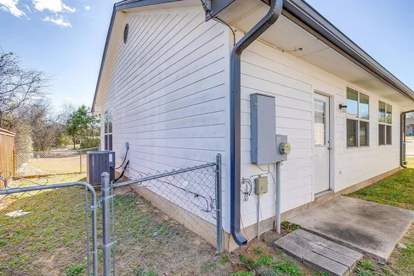 $1,525 | 723 Hometown Village, Joshua, TX 76058