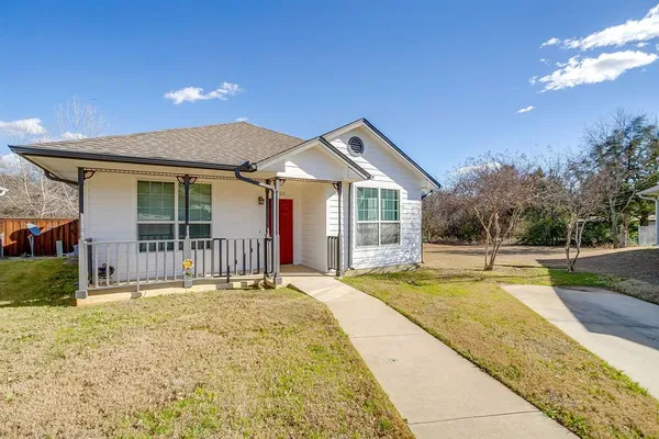$1,525 | 723 Hometown Village, Joshua, TX 76058
