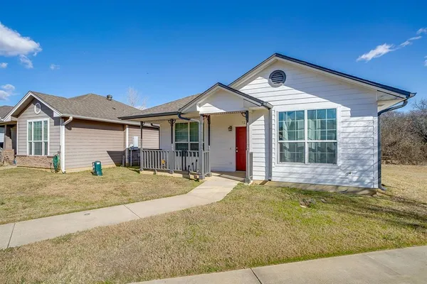$1,525 | 723 Hometown Village, Joshua, TX 76058
