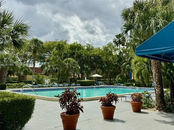 $1,750 | 4550 Northwest 9th Street, Unit 414E, Miami, FL 33126