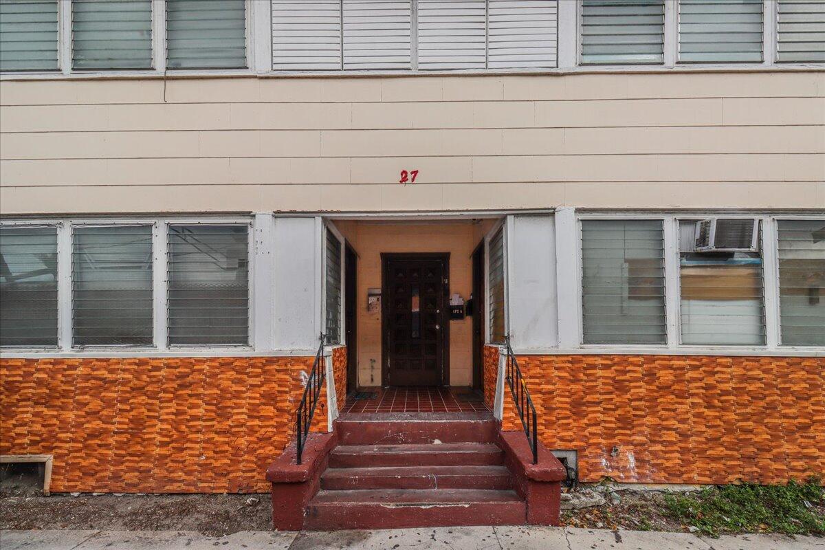 29 Southwest 9th Avenue Miami, FL 33130 - Photo 12 of 22 a front view of a house